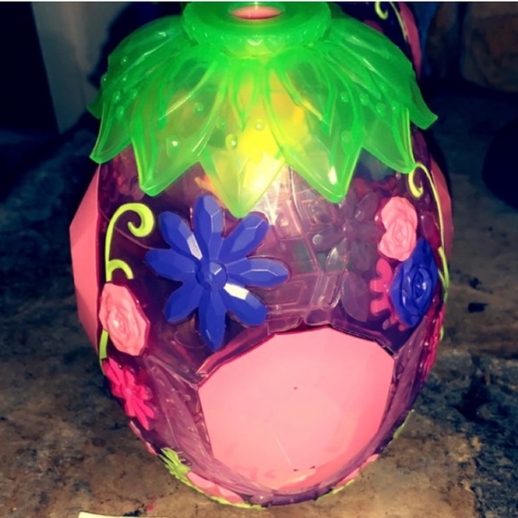 Big Egg Playset with 20 Surprise Hatchimals - Picture 2 of 3